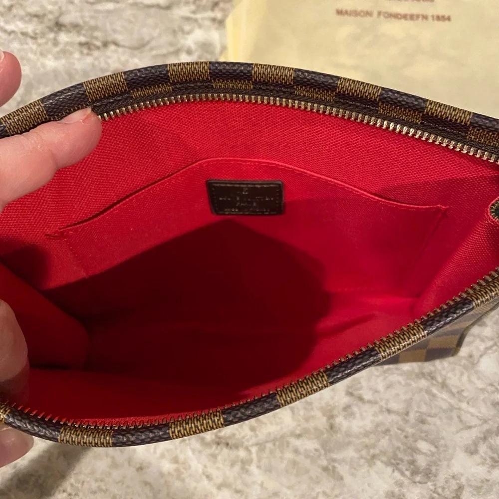 Elegant Checkered Brown Toiletry Bag NWOT - Picture 4 of 5